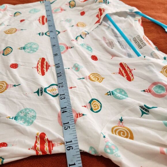 Celebrate Together Tshirt Women Size Small Stretch  Vneck - Picture 3 of 9